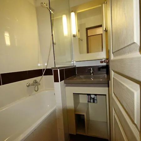 1a - C9 377 - 441la Apartment *
